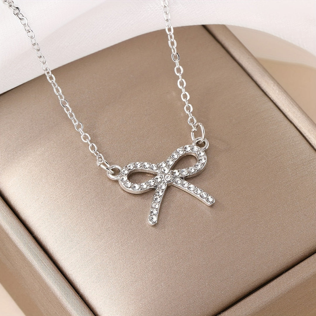 The Elara Ribbon Necklace
