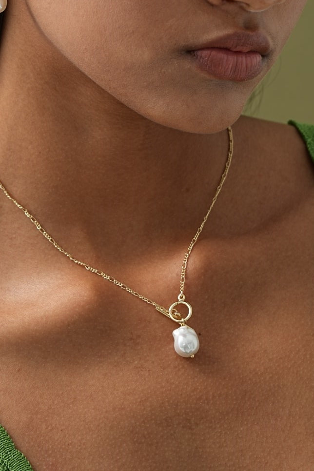 Elegant Golden Pearl Necklace
